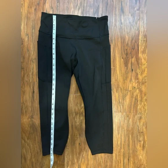 Athleta Ultimate Stash 7/8 Tights Black Stretch Activewear - Picture 4 of 8